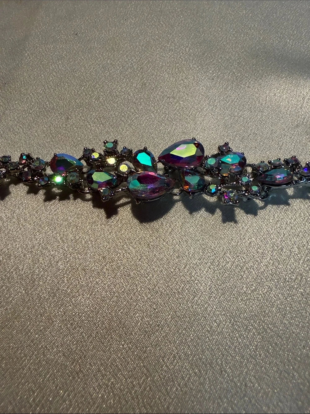 Source Unknown Aurora Crystal Teardrop Bracelet - Iridescent